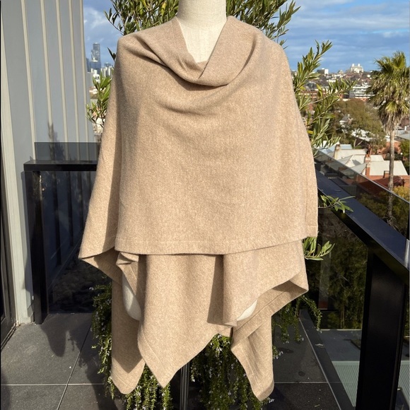 Isabelle Sweaters - NEW! Soft Pure Cashmere Large Wrap - One Size - Camel
